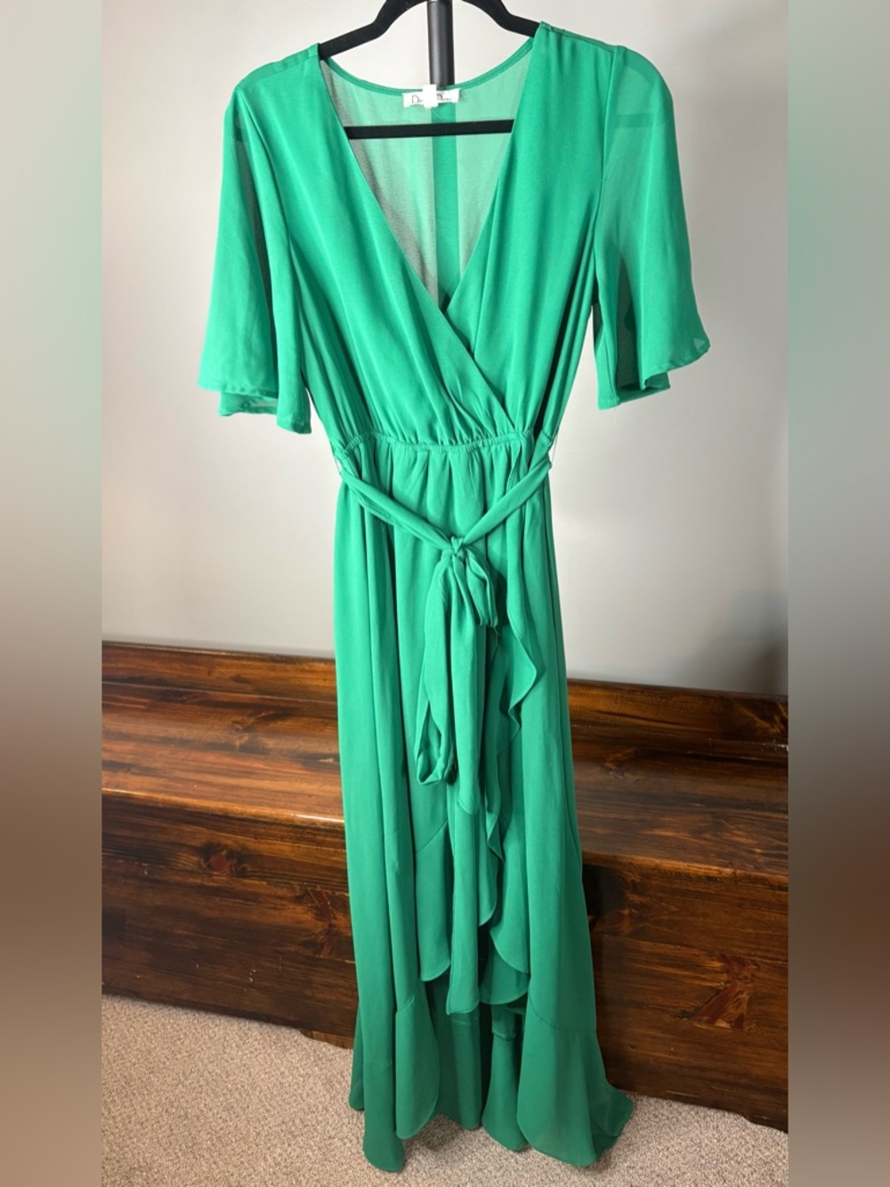 Flattering Emerald Wrap Maxi Dress with Tie Waist